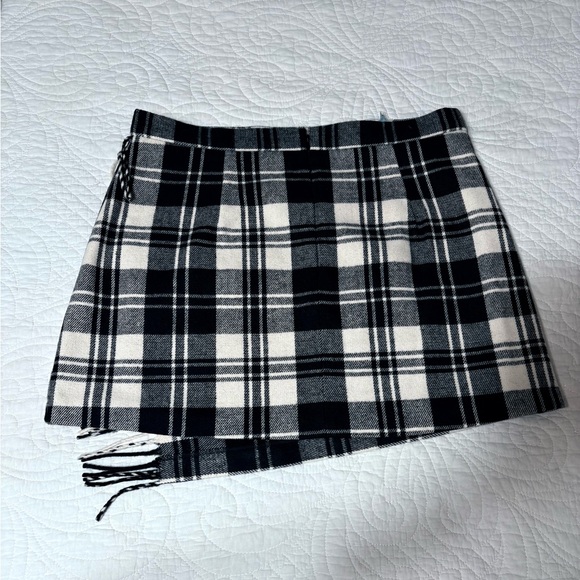 NWT - Antonio Melani Plaid Black and Cream Women's Mini Skirt - Picture 8 of 16